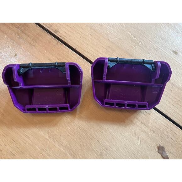 Bissell PowerForce PowerBrush Pet Carpet Cleaner Model 2910 Latches - Picture 3 of 3